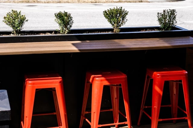 Taburetes y sillas altas para comedor: tendencias, estilos y cómo elegir el modelo ideal para tu espacio