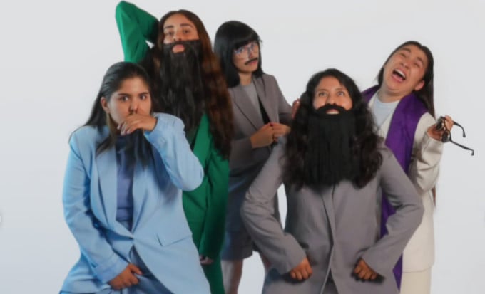 El absurdo se toma el Teatro del Puente con «Un campo lleno de letras»