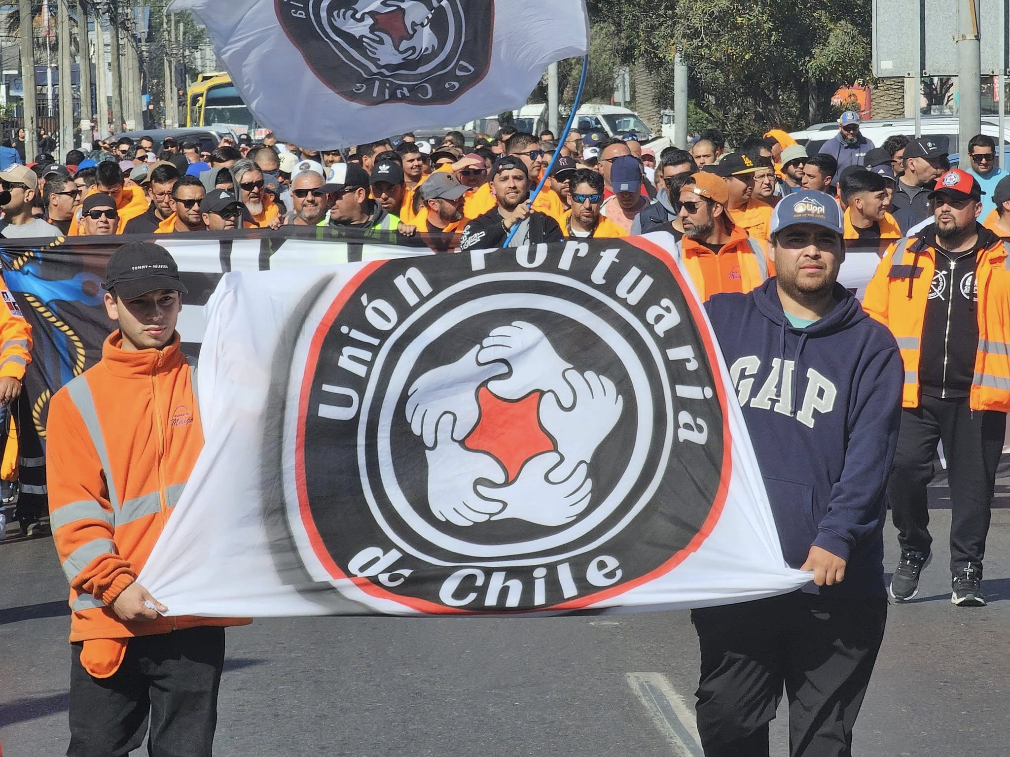 Confederación Unión Portuaria de Chile declara «estado alerta» por alza de combustibles: «El camino es la coordinación entre organizaciones sindicales y sociales»