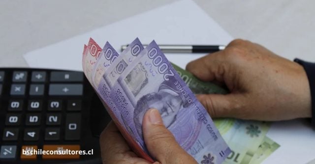 Rebajar impuestos a los ricos, robarles derechos a los trabajadores