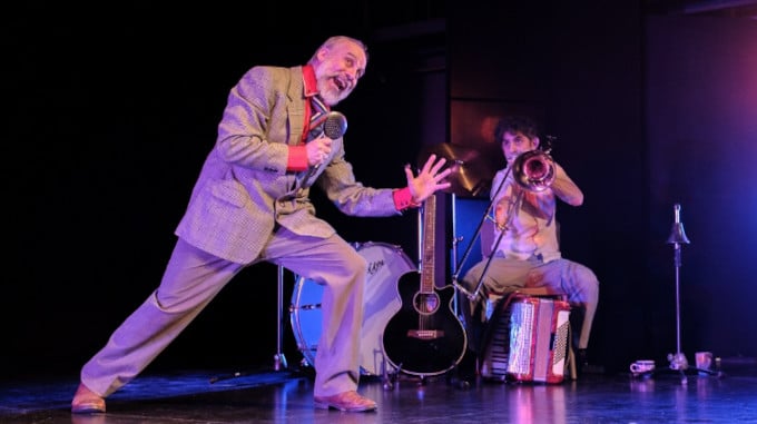 Tryo Teatro Banda celebra 25 años con el reestreno de su obra fundacional «El invitado»