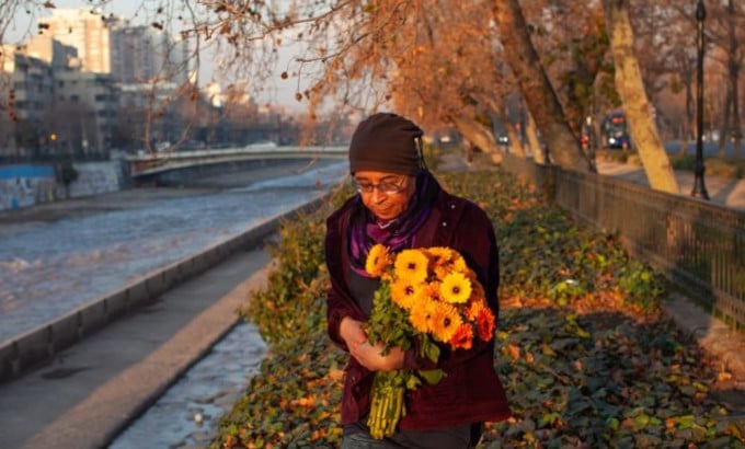 «Aquí está mi cara»: últimos días para visitar el archivo fotográfico que redescubre a Pedro Lemebel