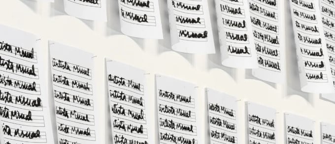 Javiera Lupayante cuestiona el rol del artista a través de la limpieza en el MAC Quinta Normal