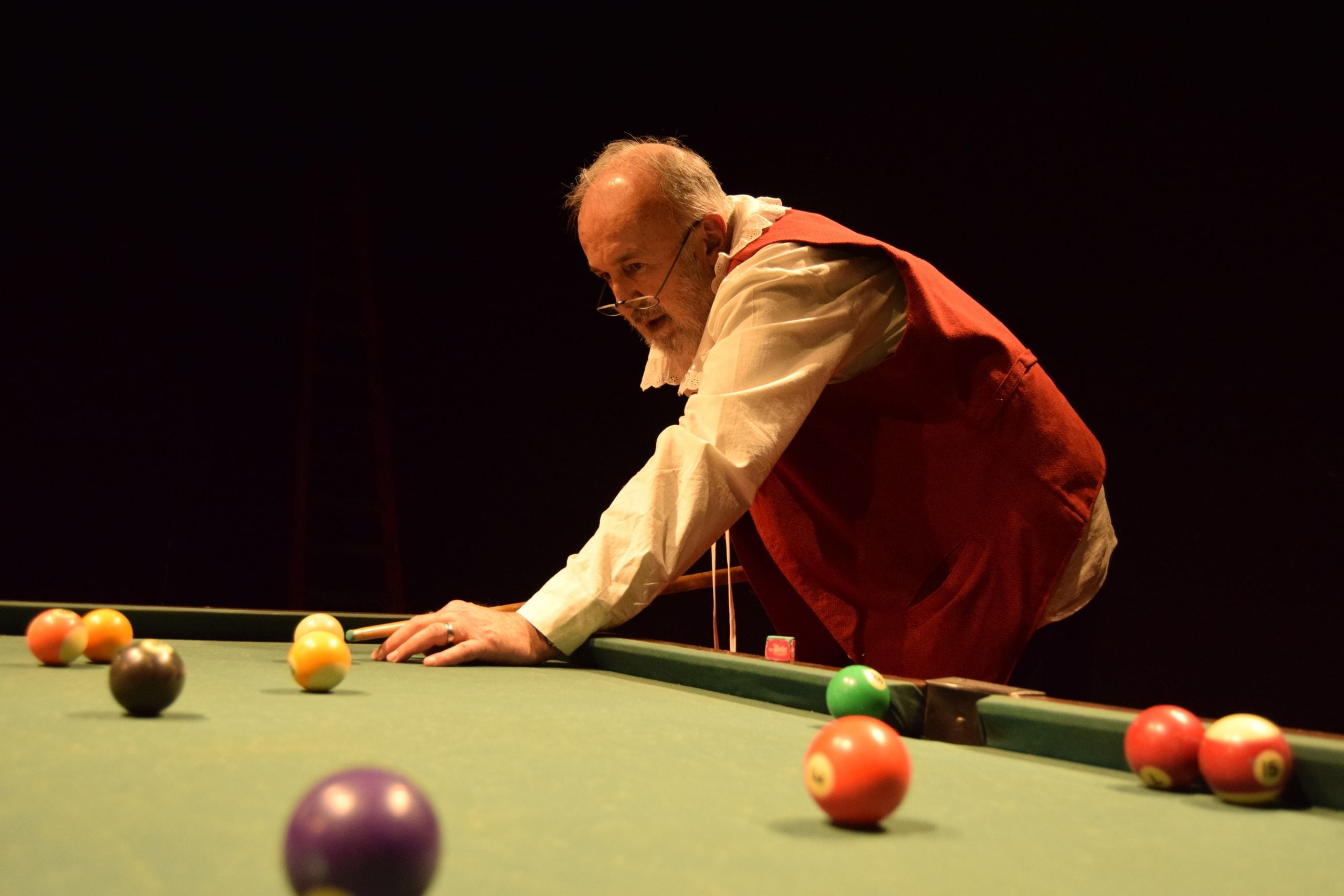 Santiago: Marco Antonio De la Parra se viste de Shakespeare para el Día del Teatro