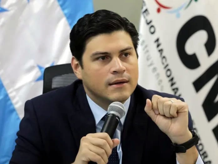 Honduras: Amenazan con juicio político a consejero Marlon Ochoa, quien denunció irregularidades en el proceso electoral de 2025