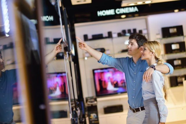 Qué aspectos conviene revisar antes de comprar un televisor de última generación