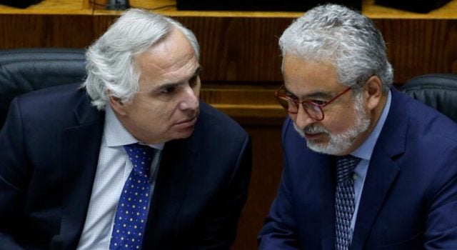 La “acción directa” que la Fiscalía decía no tener para formalizar a Chadwick: chats muestran al exministro dando instrucciones a Hermosilla