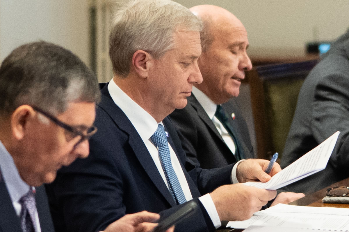 Gobierno de Kast alcanza récord de 30 seremis renunciados en 4 meses tras doble renuncia en El Maule y Tarapacá