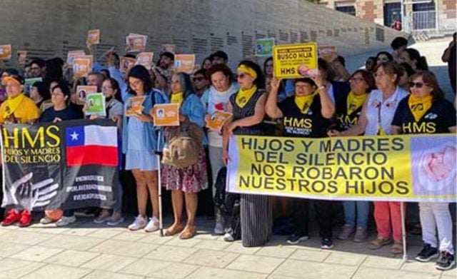 “Cuánto les cuesta un hijo”: víctimas de adopciones ilegales piden restituir unidad de búsqueda cerrada por el Gobierno de Kast
