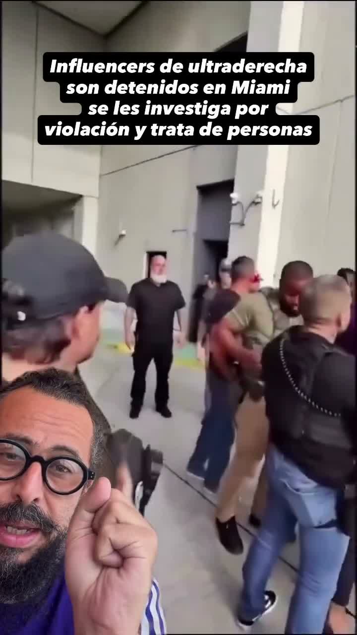 (VIDEO) Arrestan en Miami a Andrew Tate y su hermano Tristan por cargos de violación y trata de personas