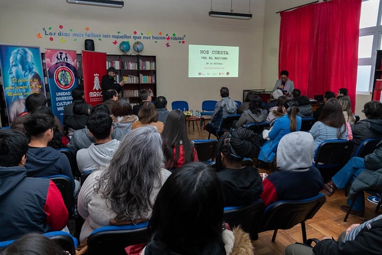 Lanzan campaña de sensibilización contra el racismo en escuelas de La Araucanía y Santiago