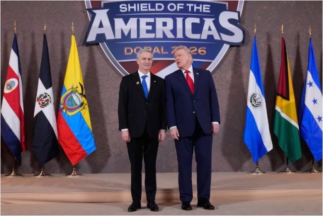 Lo peor de los tiempos oscuros no es la oscuridad, sino quienes dicen que la penumbra no es para tanto