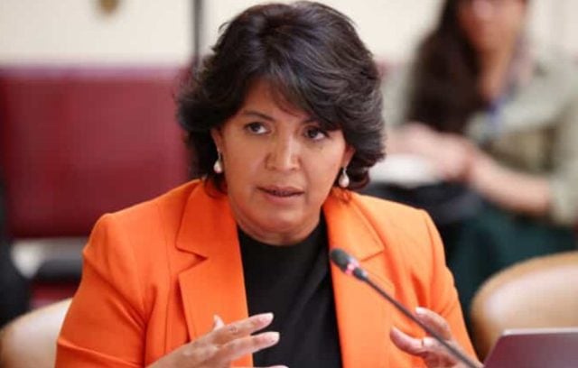 «Eso no es proteger la infancia»: Provoste encara a Kast por rebajas de penas a abusadores y recortes a la niñez