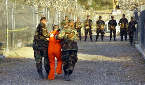 Un centenar de presos en huelga de hambre en Guantánamo