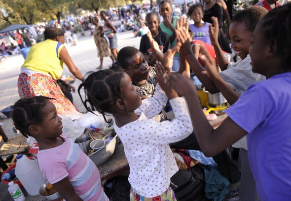 Defensores de DD.HH. piden humanizar políticas migratorias contra haitianos